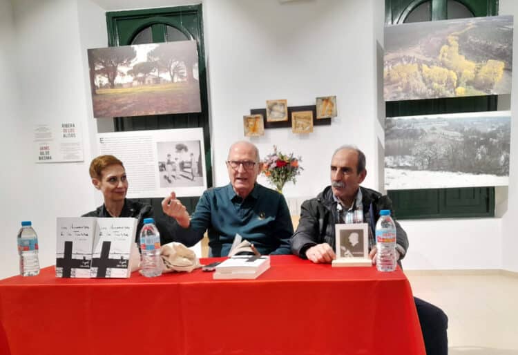 El escritor durante la presentación de su obra / AMADOR MARUGÁN