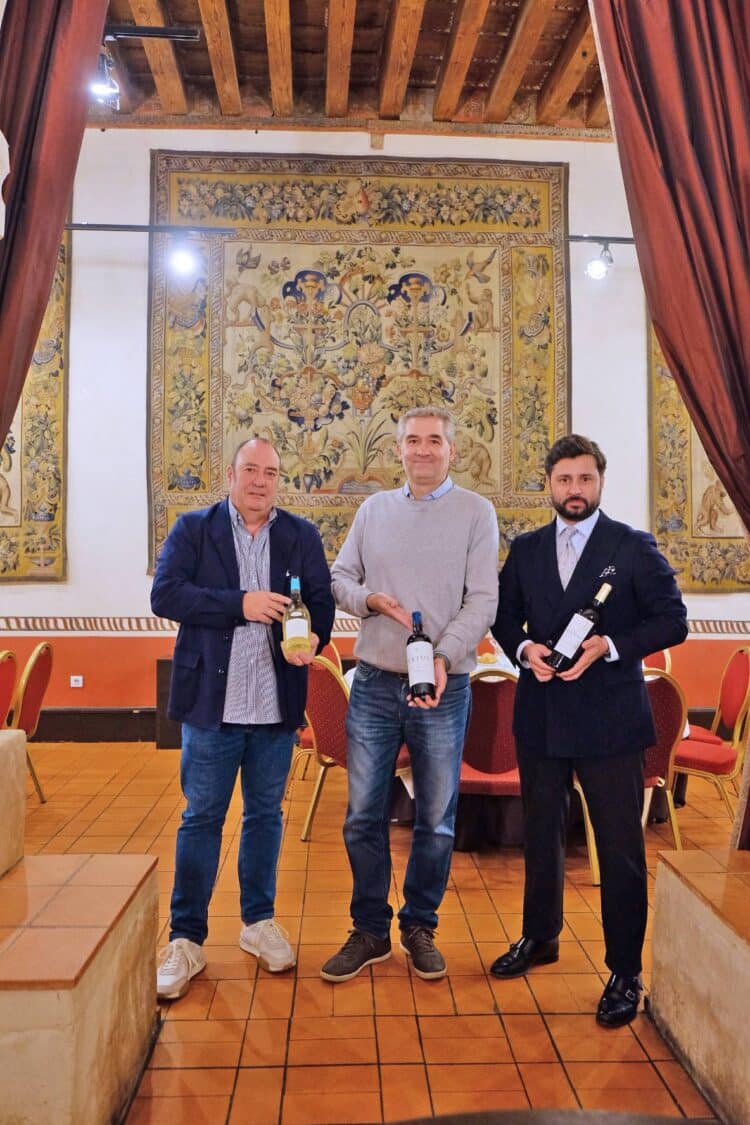 Dos 'santos' muy segovianos dan la bienvenida al XVI Otoño Enológico de la Fundación Caja Rural 1 Otoño Enológico San Antonio el Real y San Marcos.