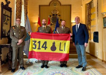 Entrega de la bandera./AYUNTAMIENTO DE SEGOVIA