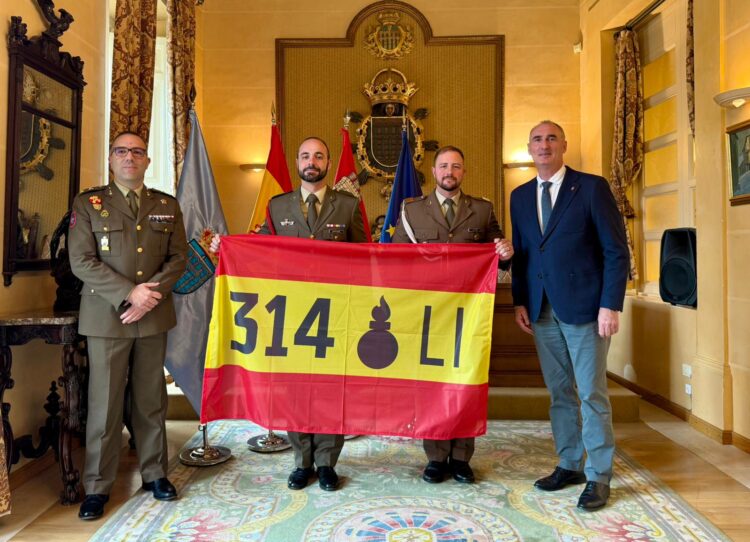 Entrega de la bandera a la Academia de Artillería 1 Entrega de la bandera./AYUNTAMIENTO DE SEGOVIA
