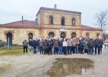 Los segadores que en tiempos usaban la estación para trabajar en la comarca, se acercaron para recordar viejos tiempos.