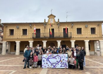 Fuentepelayo crea un mural conmemorativo del 25N / AYTO. DE FUENTEPELAYO