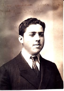 Juan de Contreras, marqués de Lozoya (I) 3 Juan de Contreras, adolescente. Foto dedicada “A mis queridísimos patrones, su pupilo, Juan de la Cruz”, en referencia al matrimonio Ballesteros, que le encaminó en el estudio de la Historia.