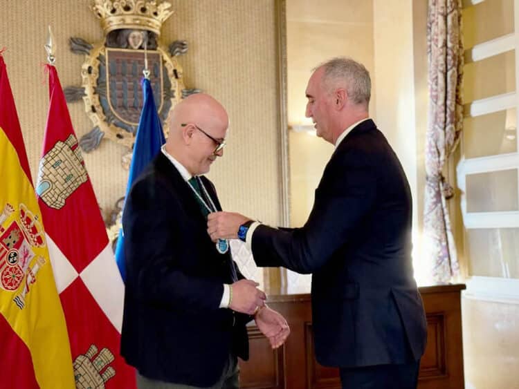 "Estoy aquí para ayudar y colaborar, y sobre todo para aprender y hacer que, entre todos, la gestión mejore y funcione de la manera más eficiente", señala