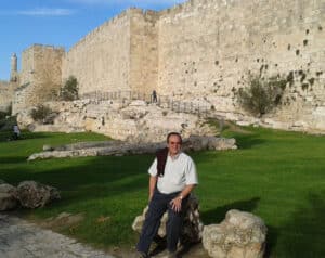 Frente a las murallas de Jerusalén.