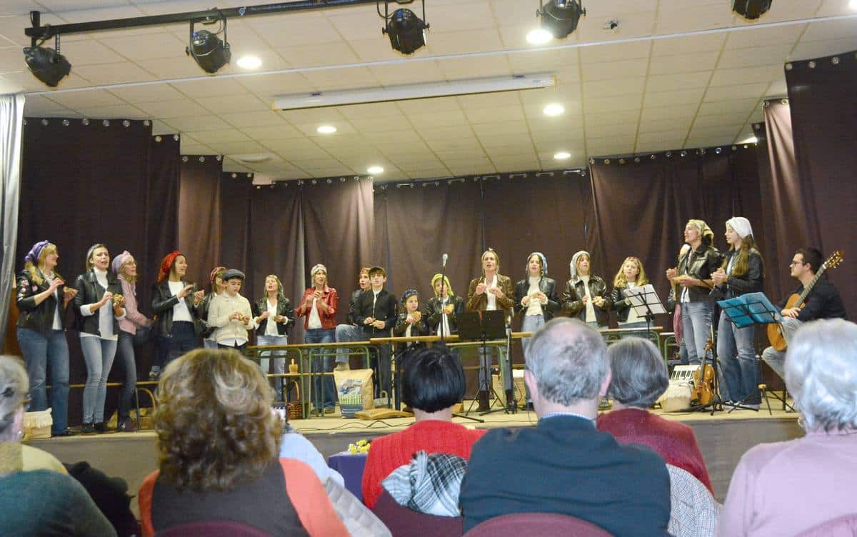 Grupo de música tradicional  Masamadre durante su actuación.