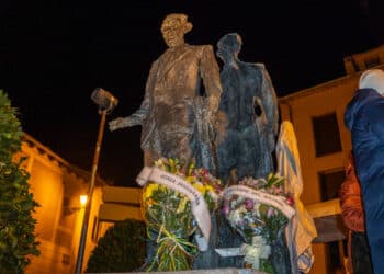 Homenaje y ofrenda floral a Agapito Marazuela - Héctor Criado