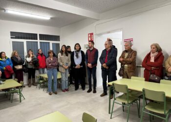 Asistentes a la inauguración. /AYUNTAMIENTO DE NAVAS DE ORO