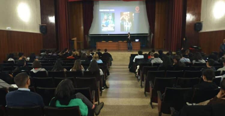 El CIPF de Coca clausura la IV edición ‘Orienta tu Futuro Profesional a la industria del Deporte’ 1 Lucía Sobredo en la VIII edición de las Jornadas de Fomento de la Igualdad en Astorga / AFEDECYL