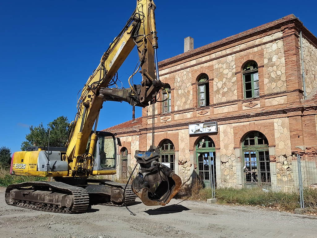Maquinas en la estacion de Ortigosa de Pestano