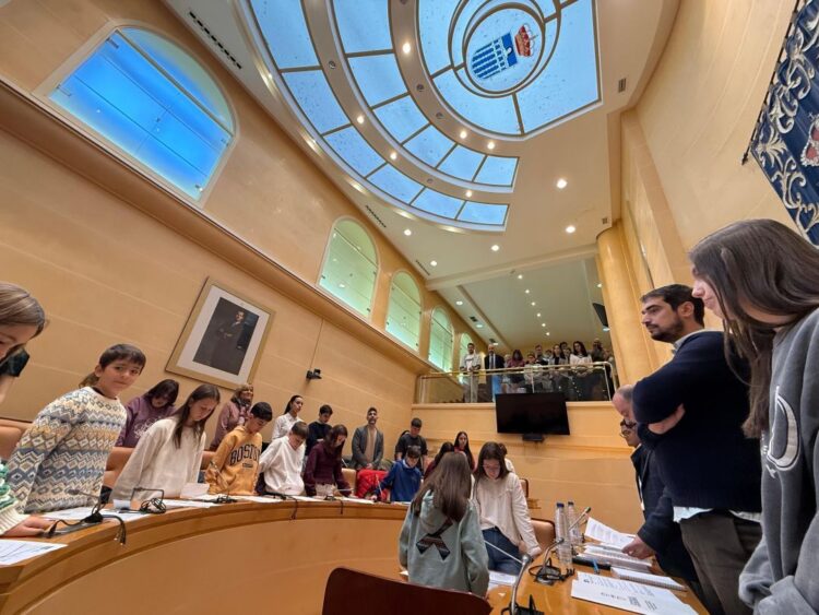 Los escolares, en el salón de Plenos. / Ayuntamiento