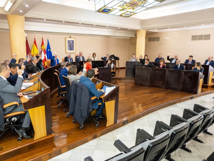 Votación del Pleno de la Diputación. / HÉCTOR CRIADO