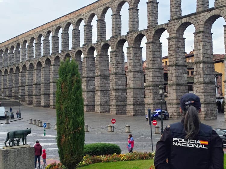 Policía Nacional en el entorno del Acueducto. / POLICÍA NACIONAL