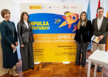 Pilar Sanz, gerente del ECYL; Raquel Alonso, delegada territorial de la Junta; María José Tapia, presidenta de la Cámara de Comercio; y José Encinas, secretario general de la Cámara de Segovia; en la presentación de la Feria de Empleo, Emprendimiento e Innovación. / HÉCTOR CRIADO