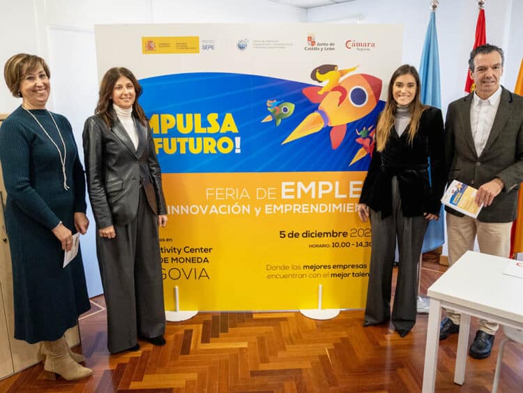 Pilar Sanz, gerente del ECYL; Raquel Alonso, delegada territorial de la Junta; María José Tapia, presidenta de la Cámara de Comercio; y José Encinas, secretario general de la Cámara de Segovia; en la presentación de la Feria de Empleo, Emprendimiento e Innovación. / HÉCTOR CRIADO