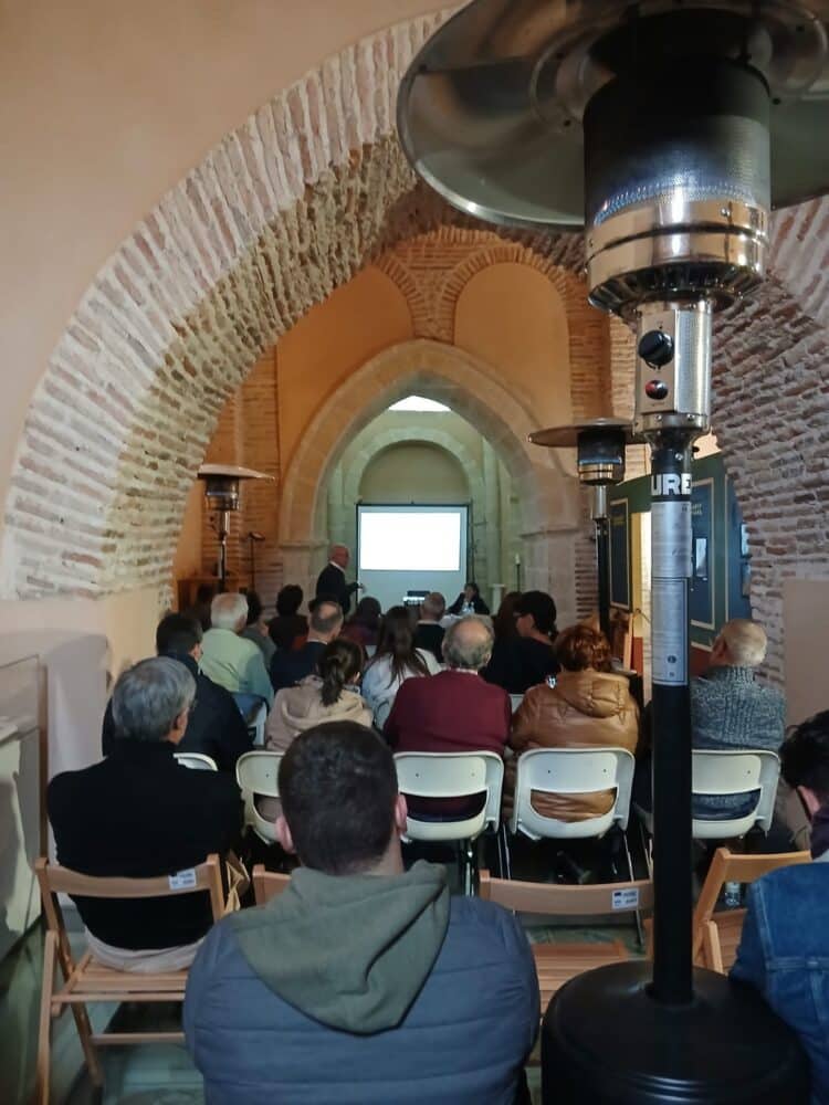 Aguilafuente acoge la reunión ‘Las Villas Romanas de Castilla y León’ 1 Instante de la sesión en Aguilafuente / AULA ARQUEOLÓGICA DE AGUILAFUENTE