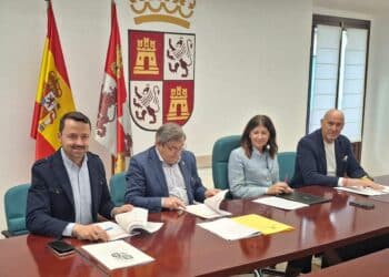 Reunión de Seguimiento del Convenio para reparación de colegios rurales / JCYL