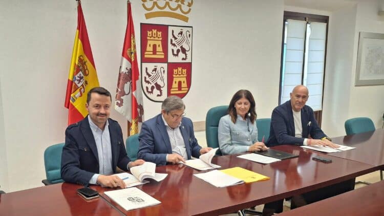 la Junta y la Diputación evalúan las solicitudes de ayuda para obras en colegios rurales de la provincia 1 Reunión de Seguimiento del Convenio para reparación de colegios rurales / JCYL