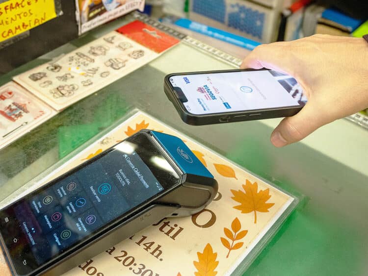 Empleo de las tarjetas Impulsa Segovia. / Héctor Criado