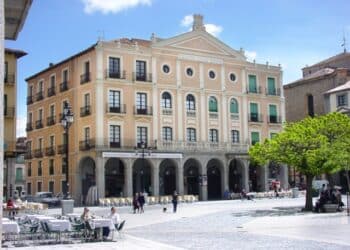 Exterior del teatro Juan Bravo