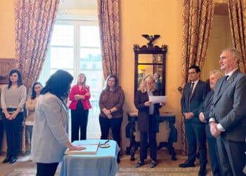 Toma de posesión de 18 auxiliares administrativos en el Ayuntamiento de Segovia. / A.S.