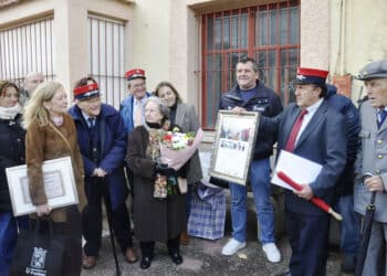 Entrega de reconocimiento a la familia de Francisco Álvarez, en el 'Tren de las Emociones'. / José Francisco de Antonio - Ángel Maderuelo - Juan Carlos Alegría