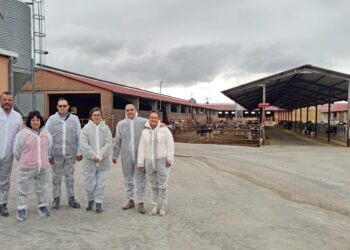 Visita a la Granja Carraotones en Escalona del Prado / JCYL