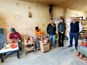 La Junta fomenta la alfarería tradicional mediante programas mixtos de formación y empleo 2 Visita al taller de Fresno de Cantespino / JCYL