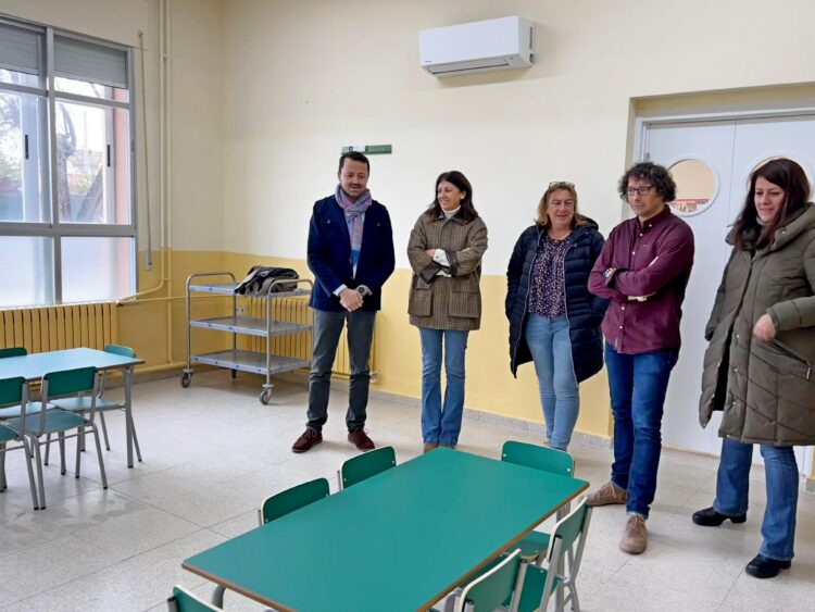 La delegada territorial de la Junta visita el comedor escolar de Mozoncillo / JCYL