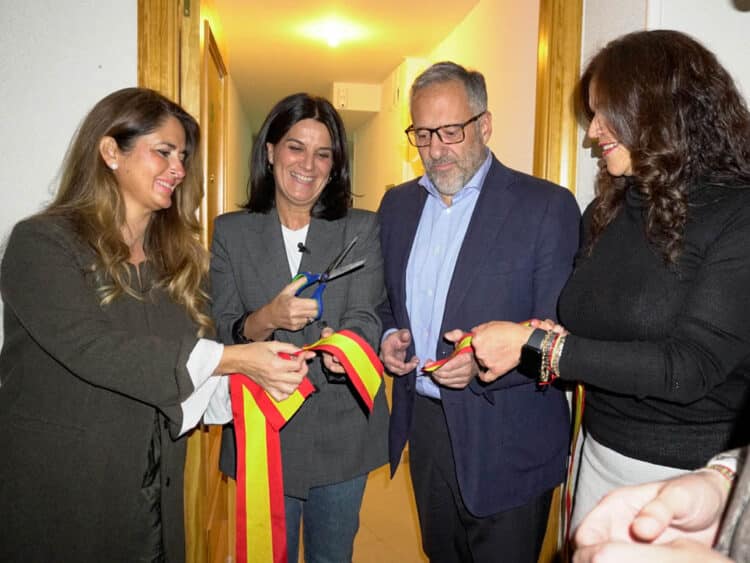 Susana Suárez, María Ruiz, Carlos Pollán y Fuencisla Arevalo inauguran la nueva sede de Vox. / Héctor Criado