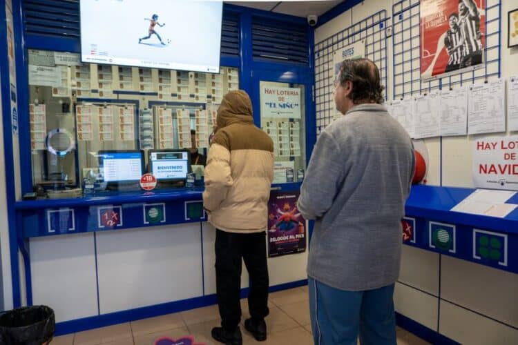 Disparidad de posturas entre los loteros segovianos ante la subida del precio del décimo a 25€ 1 Segovia es una de las capitales de provincia con mayor gasto medio por habitante en la lotería de Navidad. / HÉCTOR CRIADO