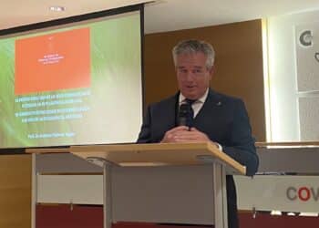 Instante del acto del nombramiento en el Colegio Oficial de Veterinarios de Barcelona / E.A.