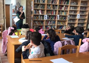 Alumnado en la biblioteca del CRA ‘Campos Castellanos’
