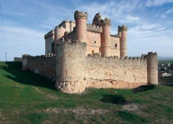 El castillo de Turégano, dominando la villa.