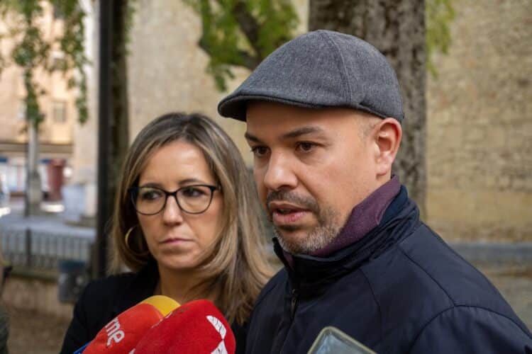 Ángel Galindo y Ana Peñalosa, de IU.  / Héctor Criado