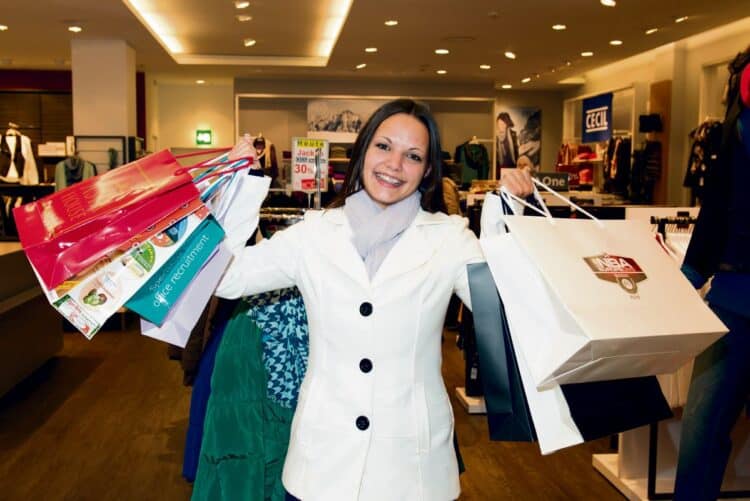 El presupuesto medio por hogar de gasto se sitúa en los 462 euros, las compras en tienda aumentan. / PEXELS