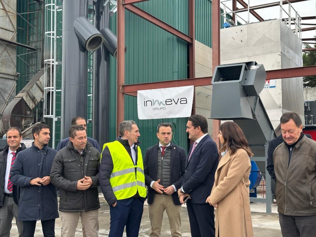 Visita a la central de generación de energía térmica con biomasa / JCYL