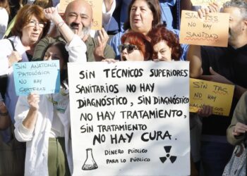 Las protestas de los técnicos se han producido en todos los hospitales de España./ EFE