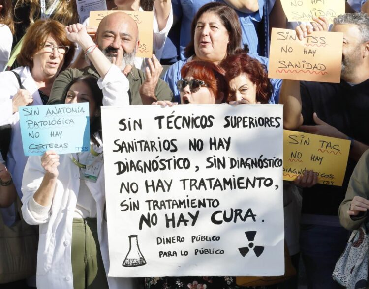 Las protestas de los técnicos se han producido en todos los hospitales de España./ EFE
