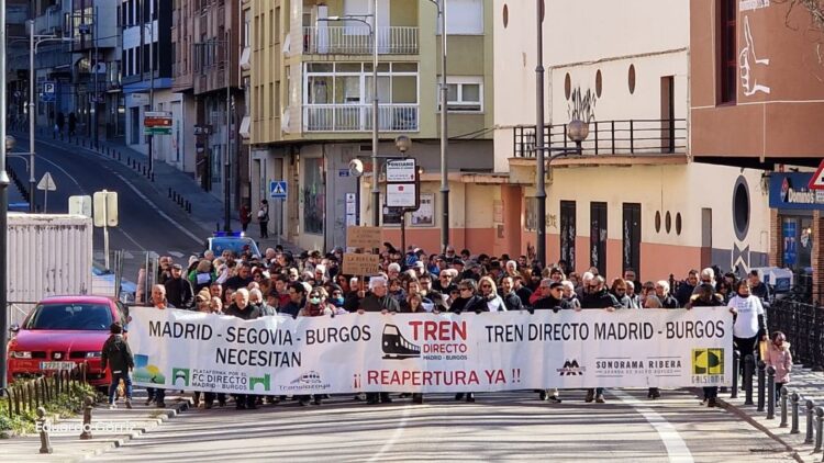 La Plataforma por el Ferrocarril Directo pide una reunión urgente con Mañueco 1 Manifestación de la plataforma el pasado 15 de noviembre.