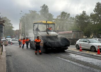 Asfaltado del Paseo Ezequiel González, donde este lunes comenzaron los trabajos. / Ayuntamiento