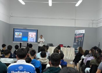 Instante de la charla de la boxeadora vallisoletana Isa Rivero / AFEDECYL