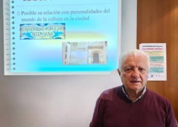 Juan Cruz imparte una charla acerca del poeta Blas de Otero / E.A.