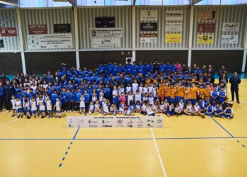 Foto de familia durante la presentación del nuevo curso./LA LASTRILLA CD