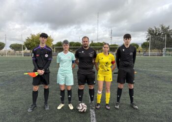 Las capitanas de Quintanar y Cuéllar antes del encuentro./CD CUÉLLAR