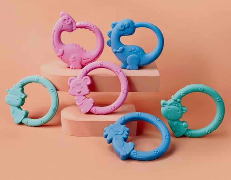 Comprar en tiendas garantiza la seguridad de los juguetes 1 Mordedores y sonajeros, entre los juguetes que no superan las pruebas de seguridad. / PEXELS