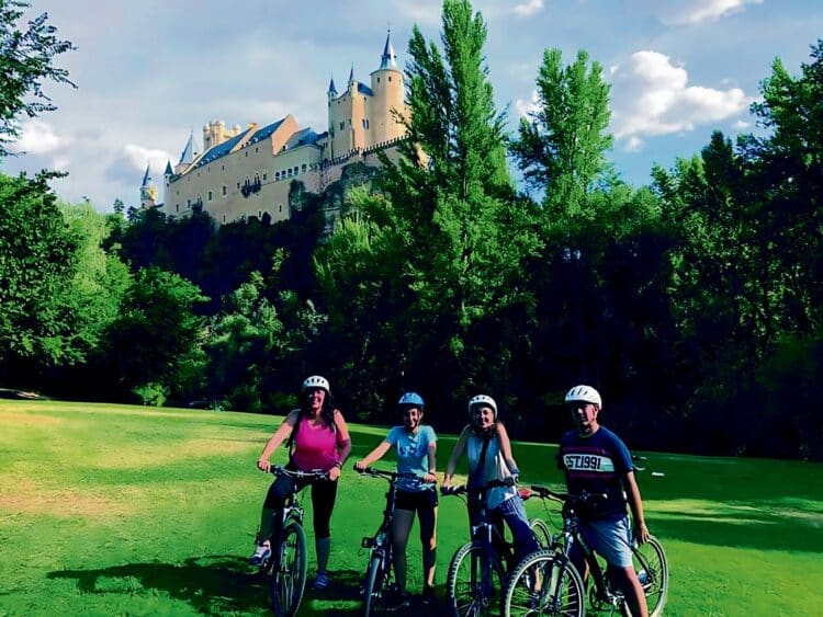 Rutas en bicicleta eléctrica por los lugares más emblemáticos de la ciudad. / E.A.