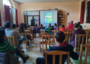 Instante de la charla celebrada en Cantimpalos / LOURDES MATARRANZ