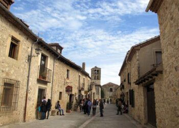 Vista de las calles de la localidad segoviana de Pedraza / E.A.