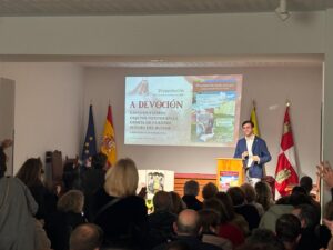 Antonio Arcadio García presenta su libro ‘A Devoción’ en Carbonero el Mayor 2 Instante de la presentación del libro en Carbonero el Mayor / LOURDES MATARRANZ